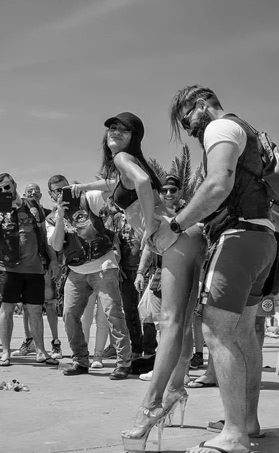Uno scatto \"hot\" sulla spiaggia