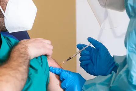 La vaccinazione del personale dell'Ospedale San Giovanni Addolorata di Roma, 29 dicembre 2020. ANSA/CLAUDIO PERI