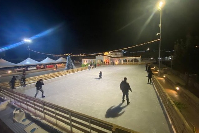 A Budoni la pista di pattinaggio sul ghiaccio più grande della Sardegna