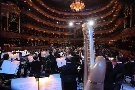 Il teatro Bolshoi di Mosca (Ansa)