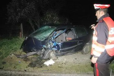 L'auto di Gianluigi Diana dopo l'incidente. Foto Fernanda Pinna