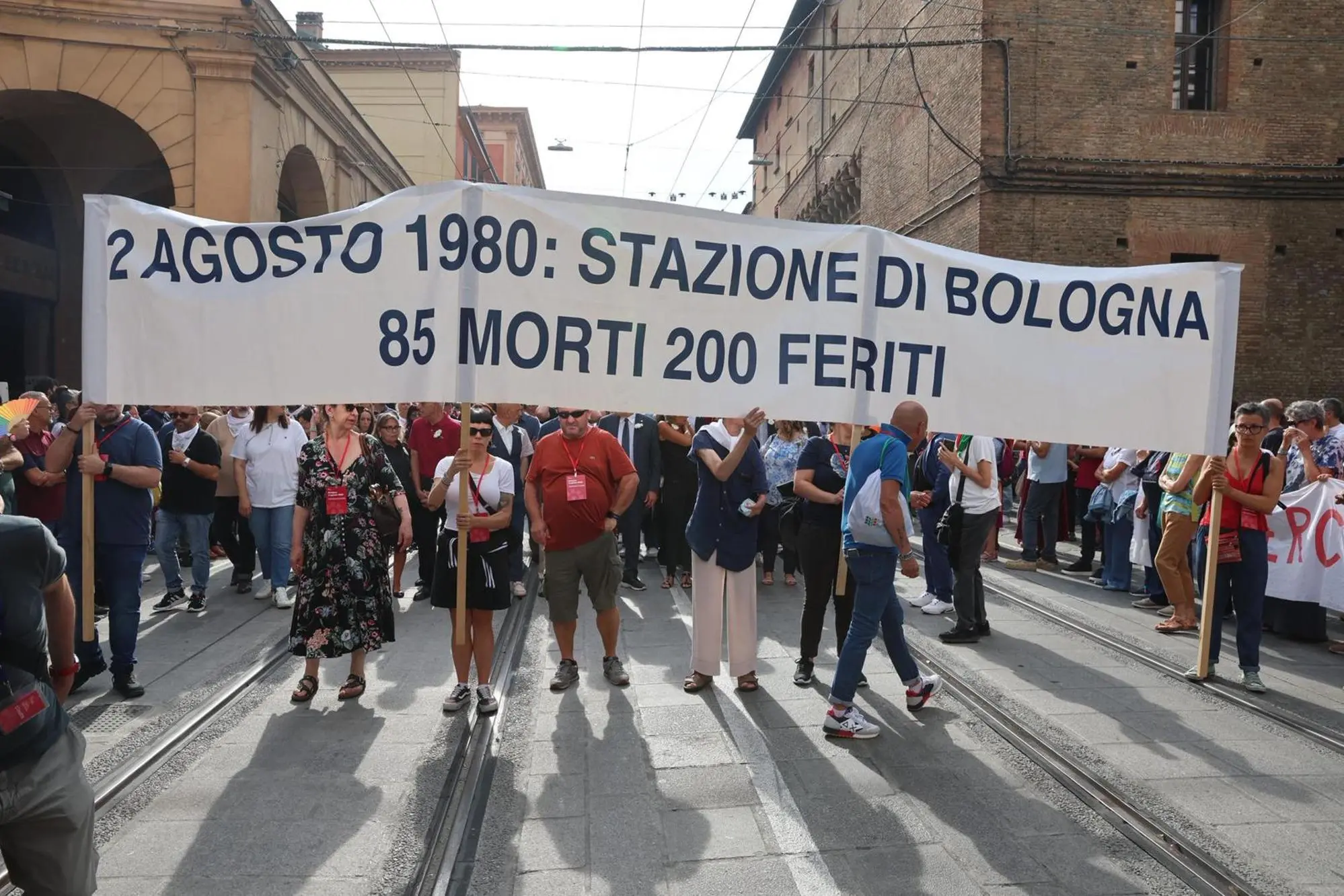 Il corteo per il 45esimo anniversario della strage avvenuta il due agosto del 1980 alla Stazione di Bologna (Ansa)