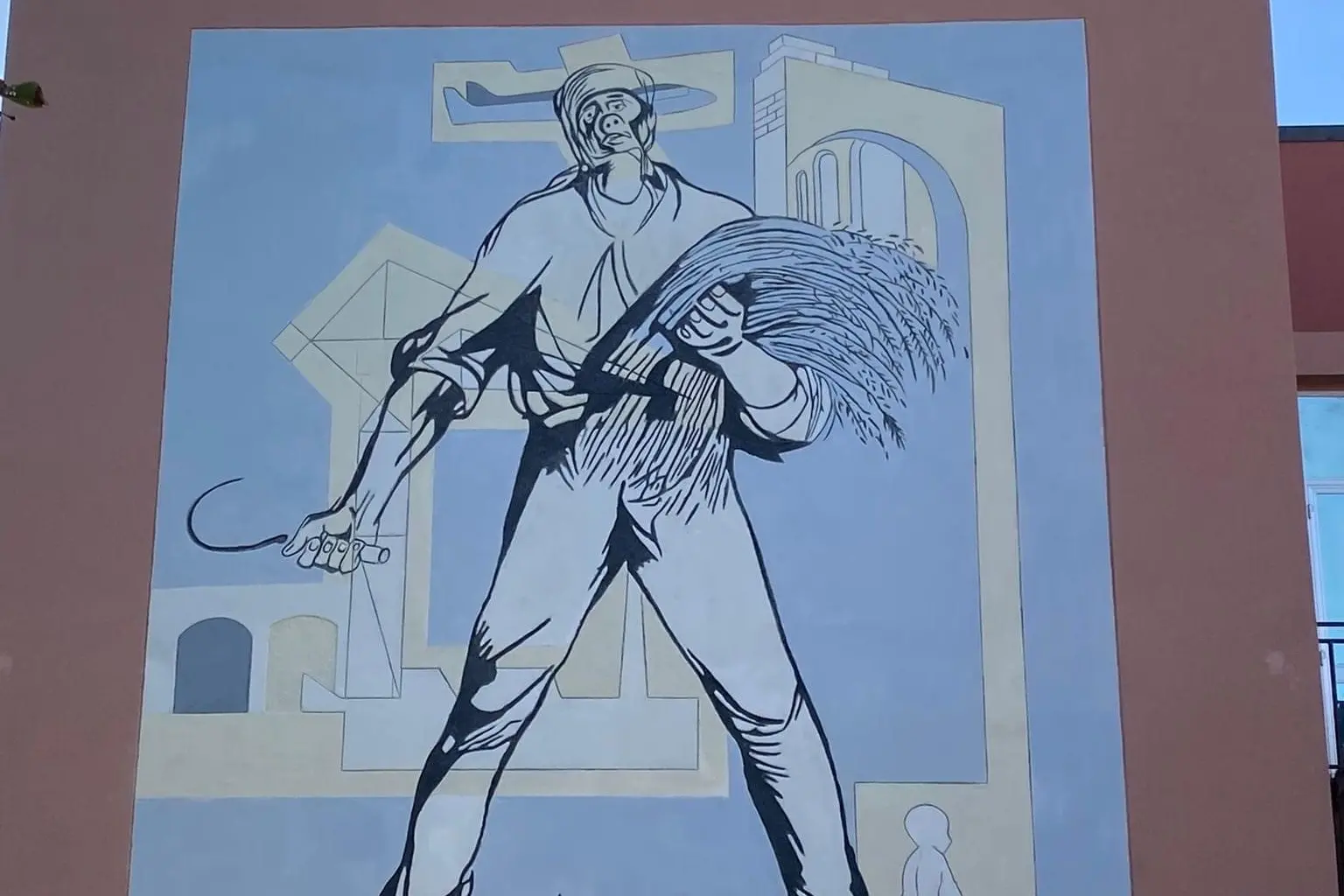 Il murale restaurato a Sinnai (L'Unione Sarda - Andrea Serreli)