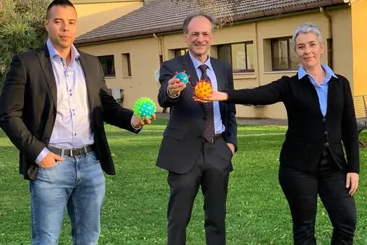 Gli studiosi (foto via Ansa)