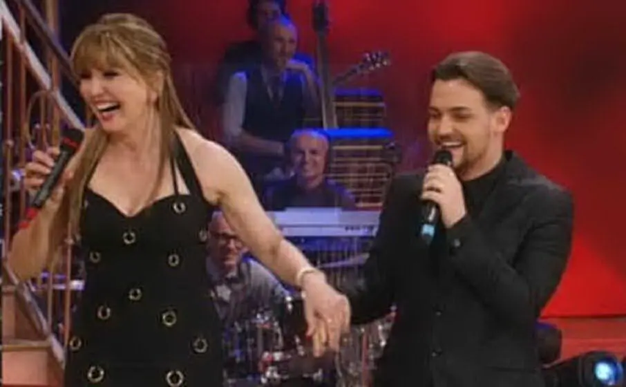 Milly Carlucci con Valerio Scanu (Archivio L'Unione Sarda)