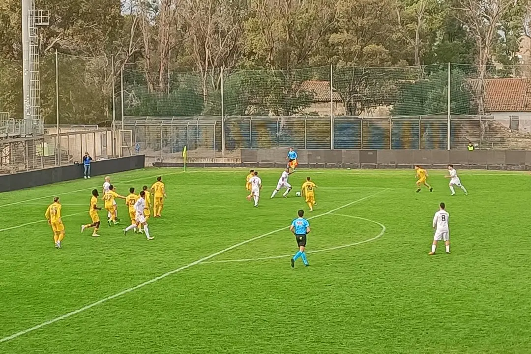 Olbia all'attacco nel derby col Cos (foto Ilenia Giagnoni)