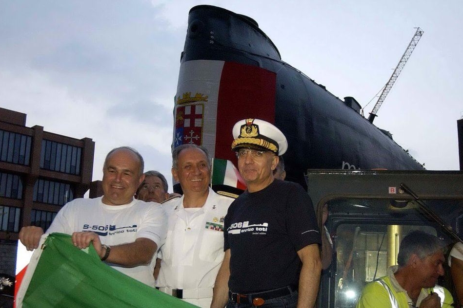 #AccaddeOggi: 5 aprile 2001, il sottomarino Enrico Toti inizia il suo viaggio da Augusta verso Milano
