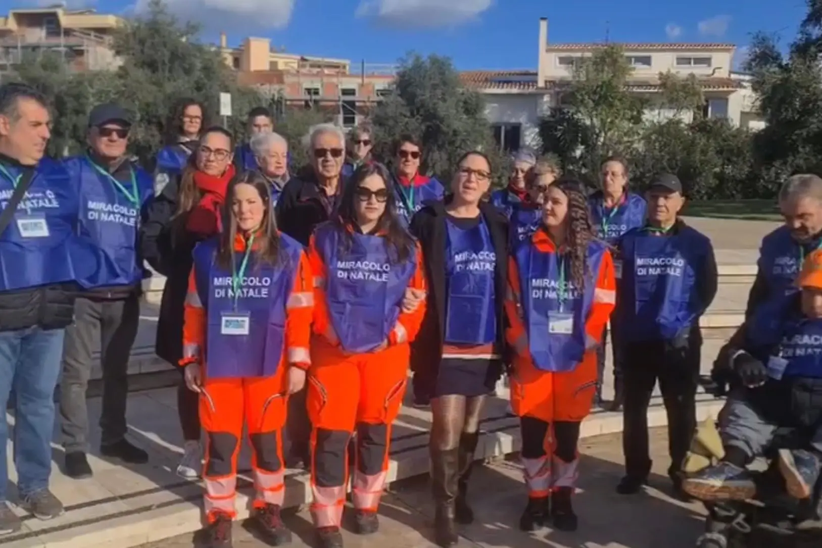 Il gruppo di volontari in piazza Rinascita, a Tortolì (foto concessa)