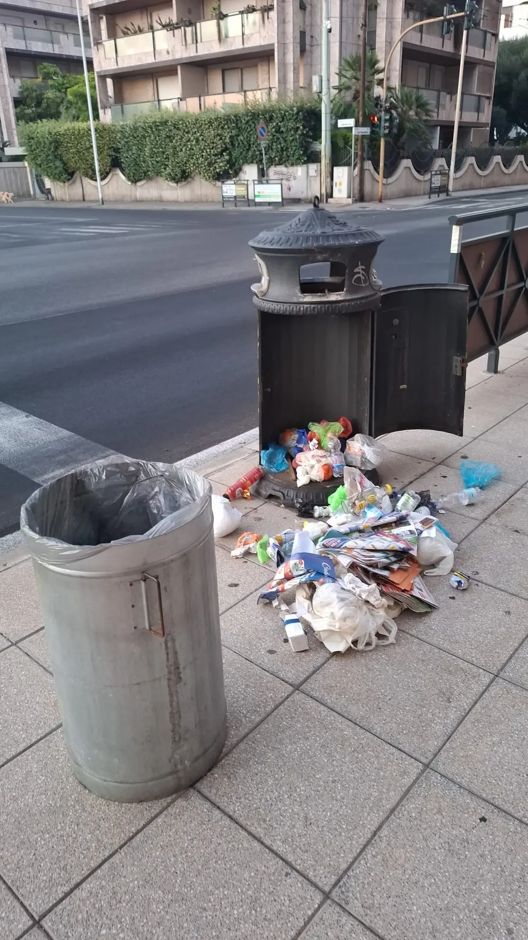 Rifiuti abbandonati a Cagliari