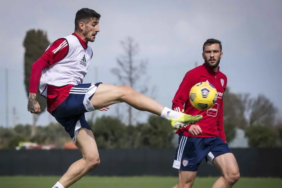 I rossoblù in allenamento (Cagliari Calcio)