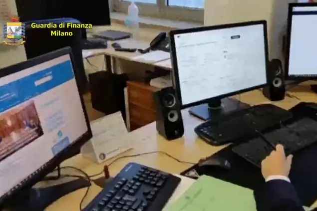 (foto Polizia - Guardia di finanza)