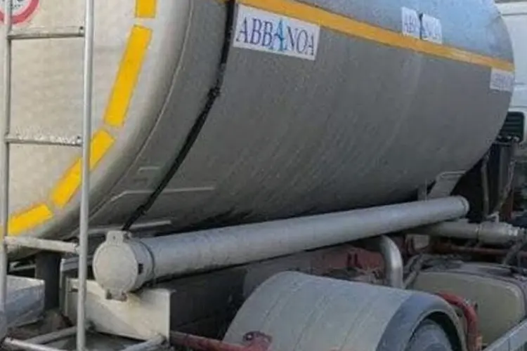 Autobotti acqua di Abbanoa (foto concessa)