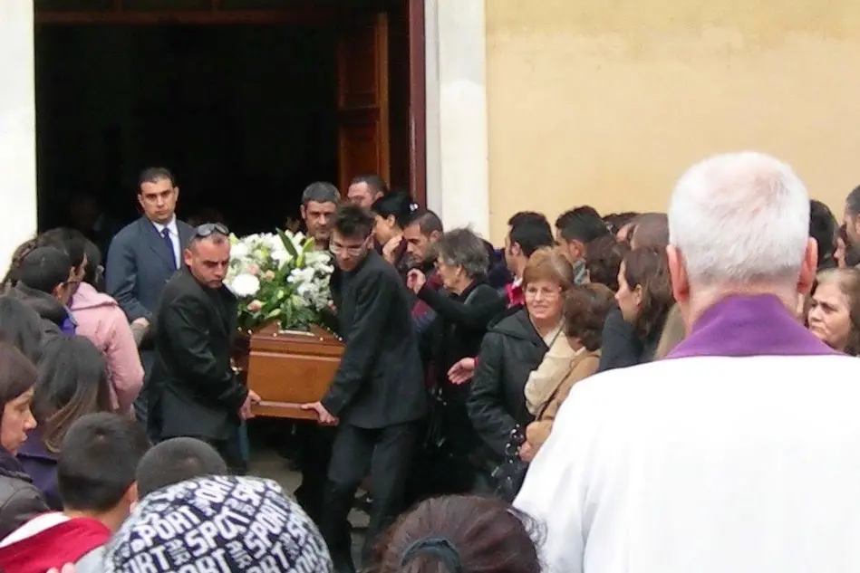 Il funerale di Giancarmine Podda (Archivio L'Unione Sarda)