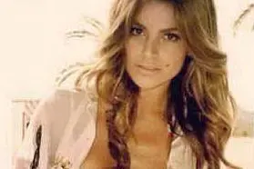 Misse Bequiri o Cindy Crawford? La modella albanese sembra la sorella del super top model