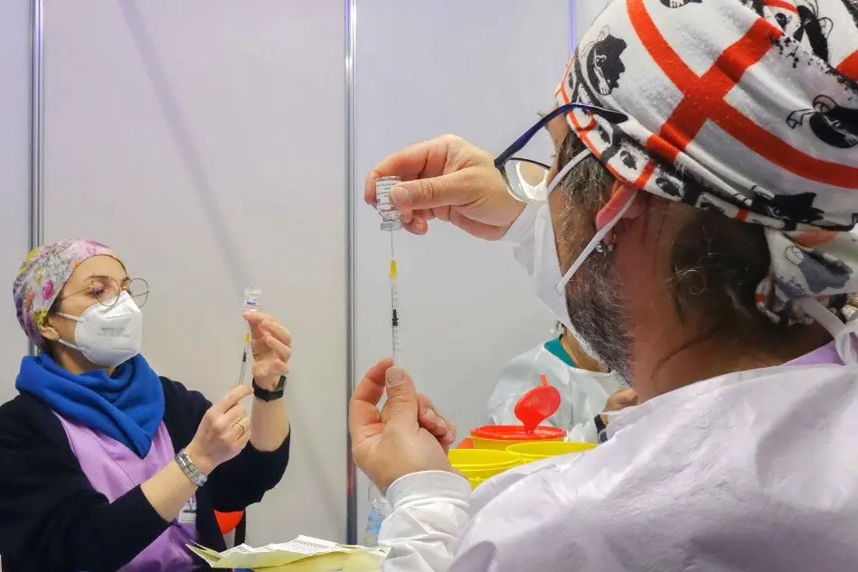 Vaccinazioni al nuovo hub di Quartu (Foto Regione Sardegna Ufficio Stampa)