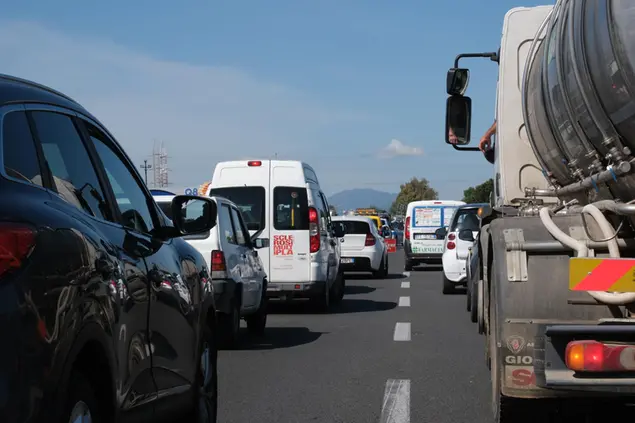 Auto in coda sulla statale 554