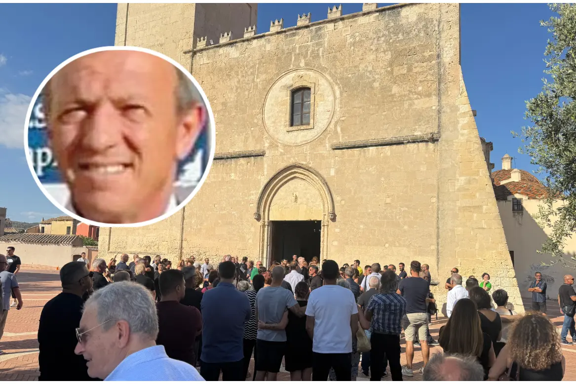I funerali di Sandro Cocco, nel riquadro (foto Serreli)