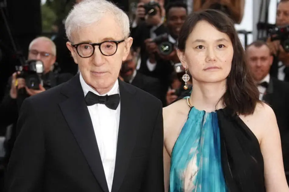 Woody Allen con la moglie Soon-Yi (foto Ansa)