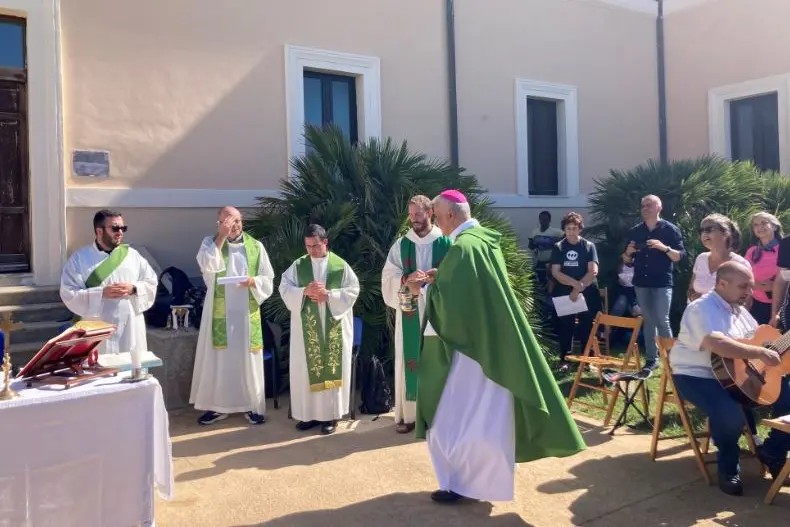 L'arcivescovo Saba all'Asinara (Foto Pala)