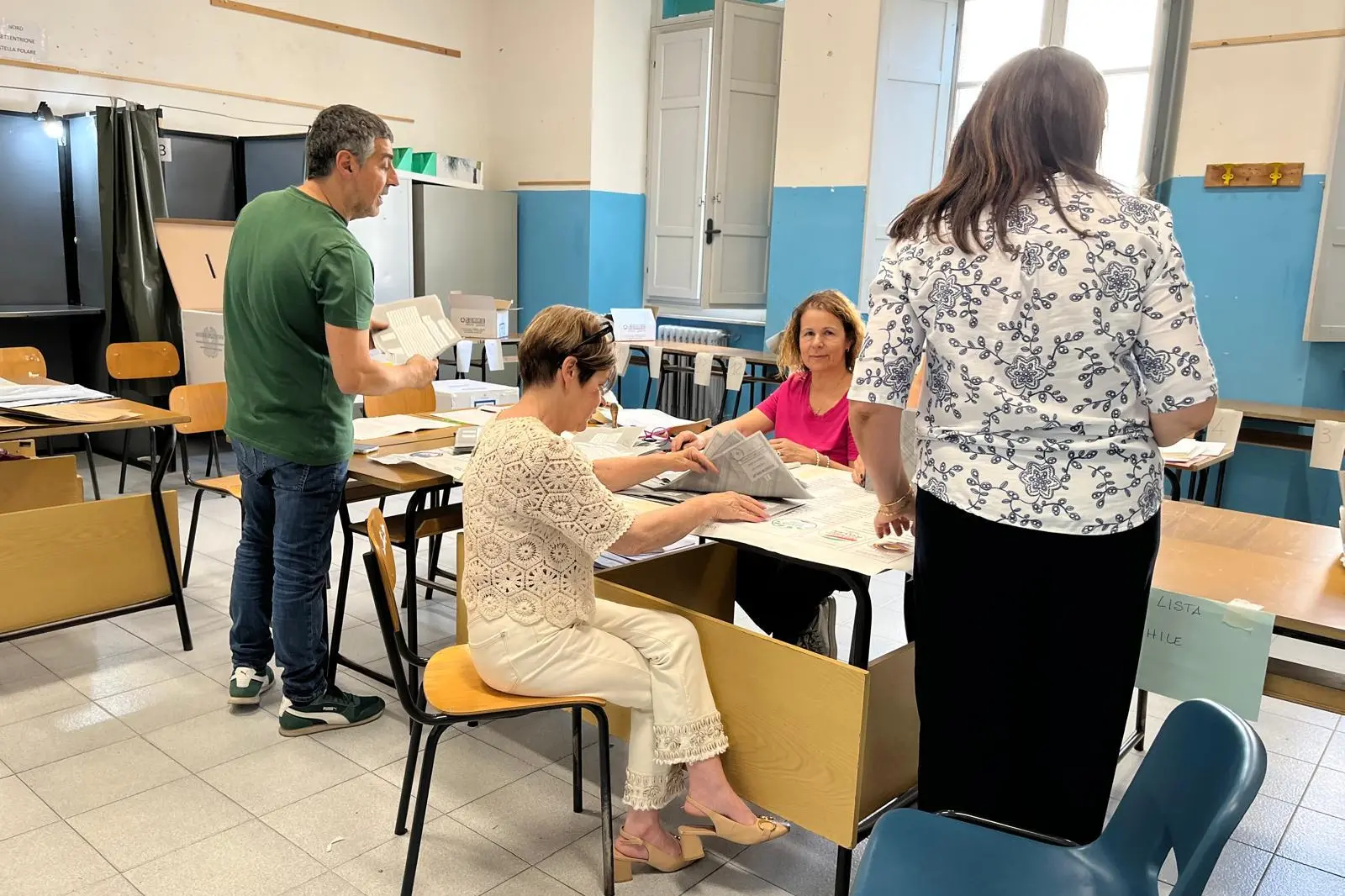 Un seggio elettorale a Nuoro