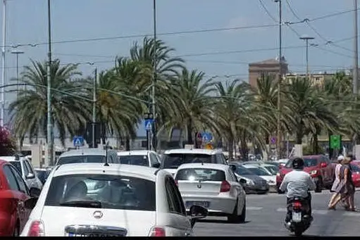 Il traffico in via Roma