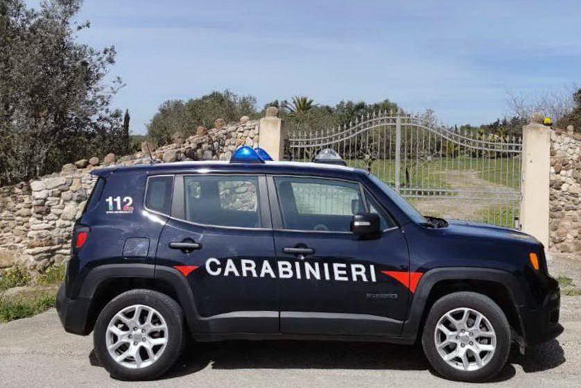 L'intervento dei carabinieri di Barumini (L'Unione Sarda - foto Pintori)