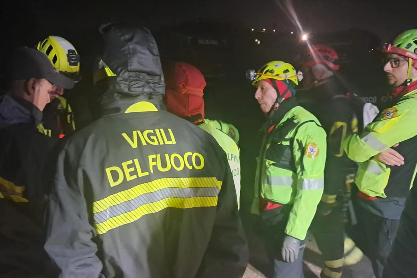 Le ricerche in corso a Calamosca (foto Rais)