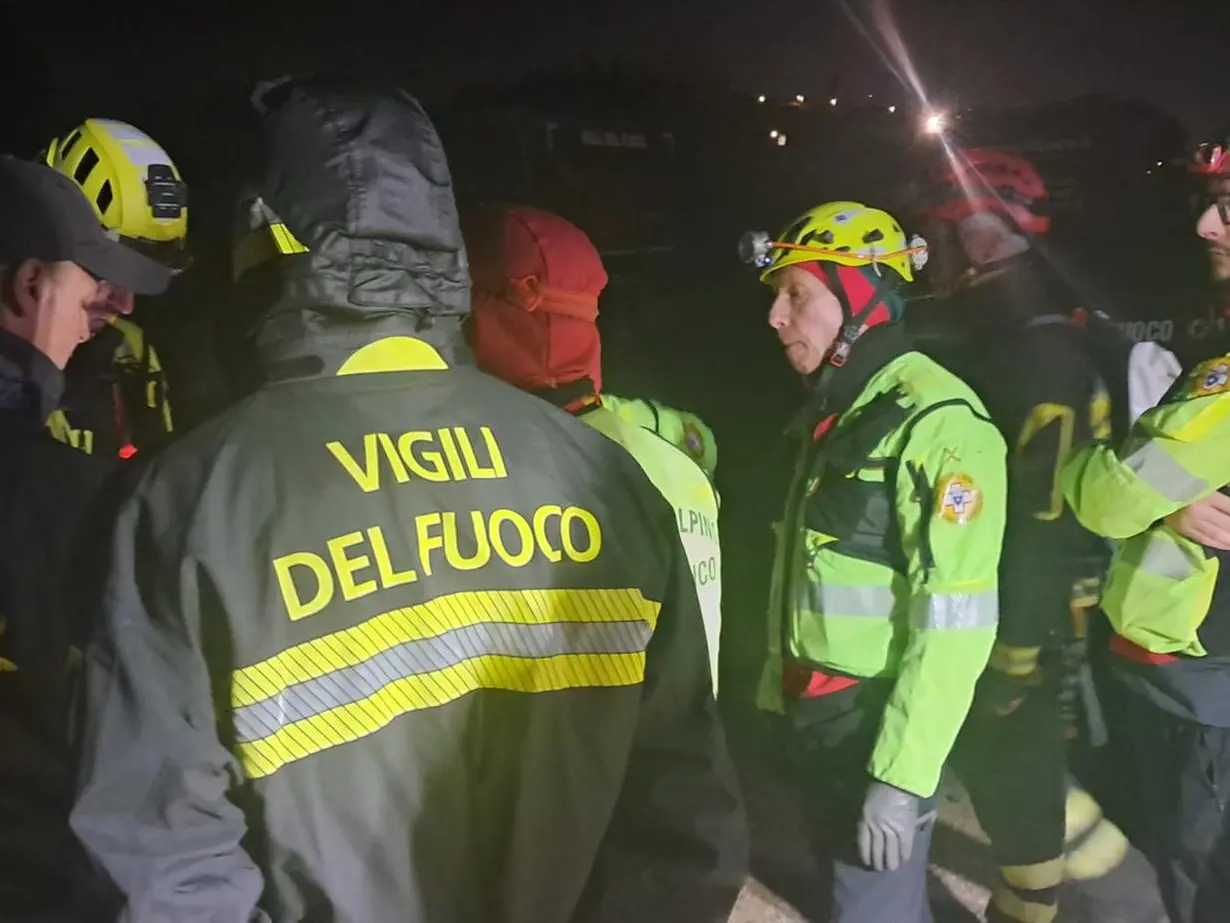 Le ricerche in corso a Calamosca (foto Rais)