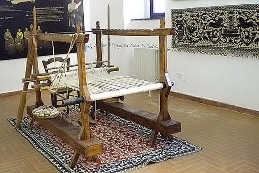 Il telaio nel museo dell'arte del rame e del tessuto (Archivio L'Unione Sarda)