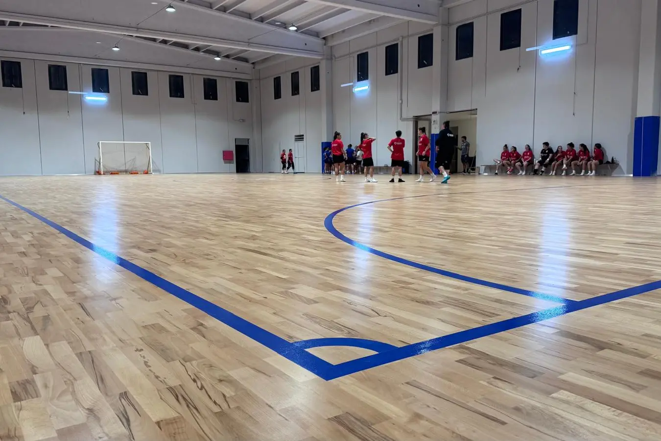 Il nuovo parquet per il calcio a 5 a Oristano (foto concessa)