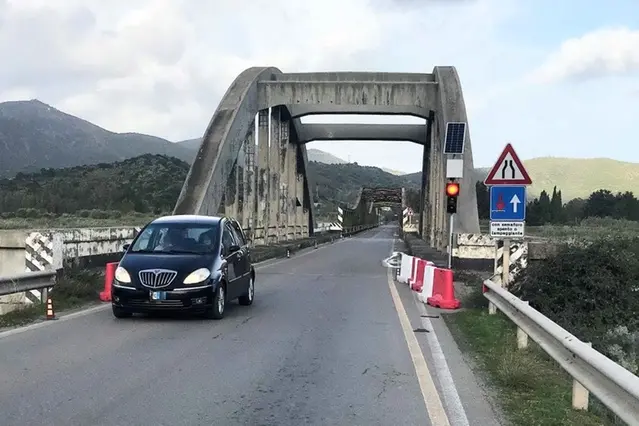 Il ponte sul Flumendosa fra Muravera e Villaputzu (archivio L'Unione Sarda)