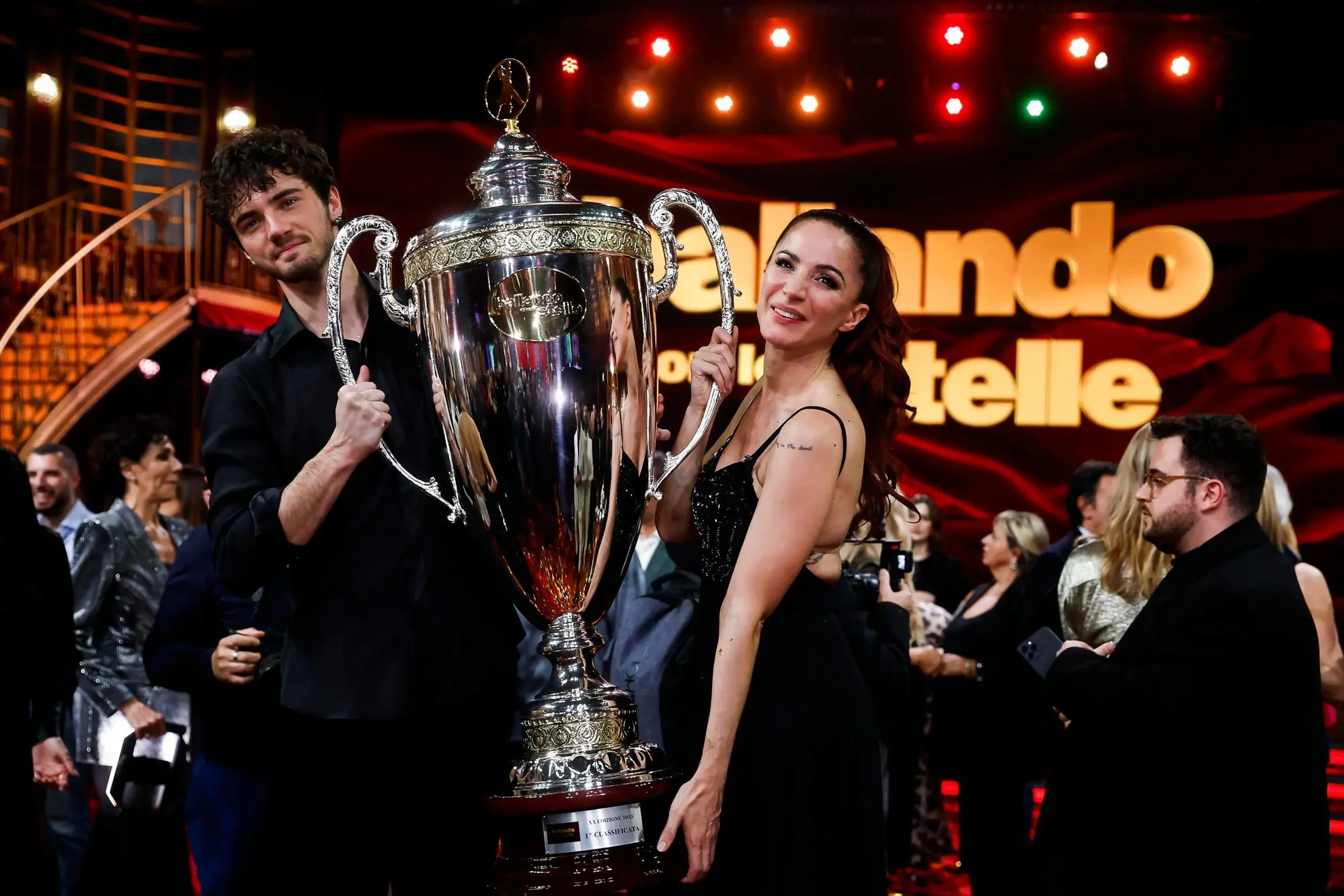 Andrea Delogu e Nikita Perotti vincitori di Ballando con le stelle (ANSA/ANGELO CARCONI)