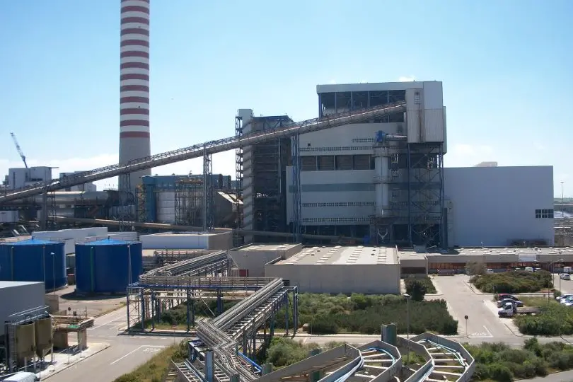 La centrale elettrica di Fiume Santo (foto concessa)