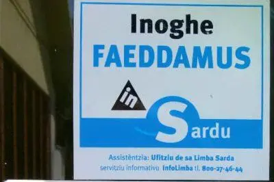 Un pannello informativo in lingua sarda