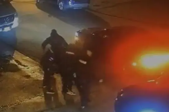Кадр из видео избиения