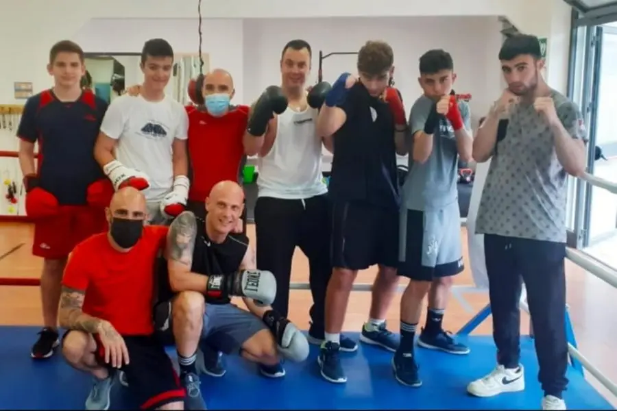 Istruttori e pugili della Sesa Boxing Porto Torres (foto L'Unione Sarda - Tellini)