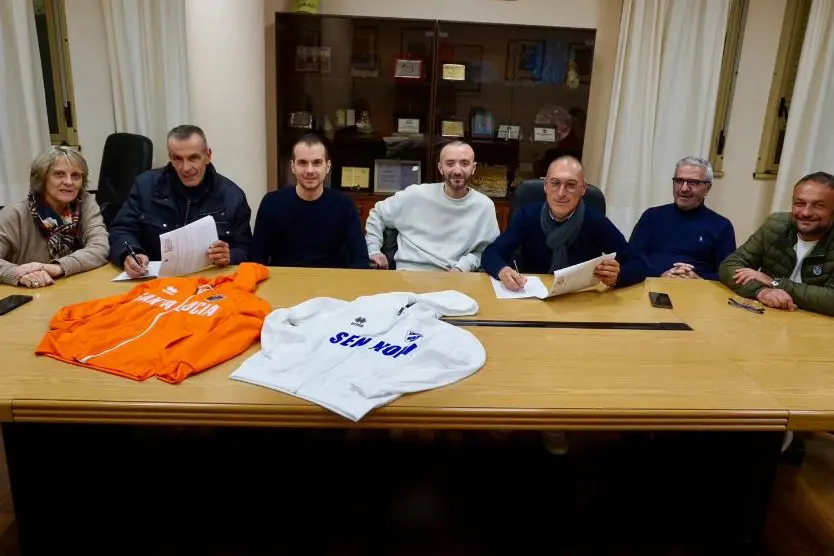 La firma della convenzione a Sennori (foto concessa)