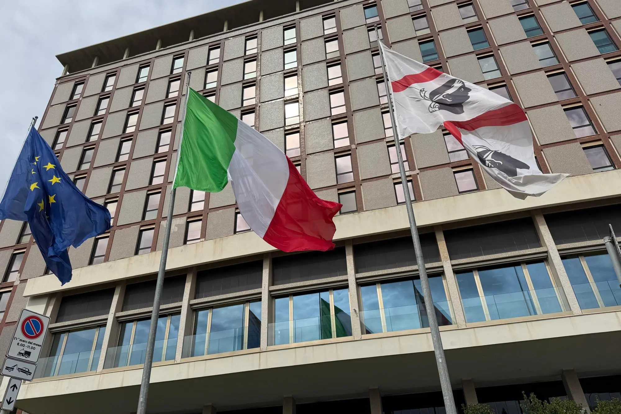 Il palazzo della Regione in viale Trento a Cagliari (Archivio L'Unione Sarda)