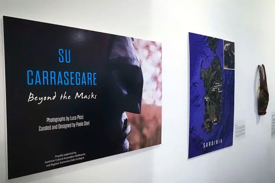 La mostra "Su Carrasegare - Beyond the Mask" in Australia, foto di Luca Pisci