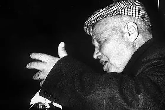 Il poeta Raimondo Piras (Archivio L'Unione Sarda)