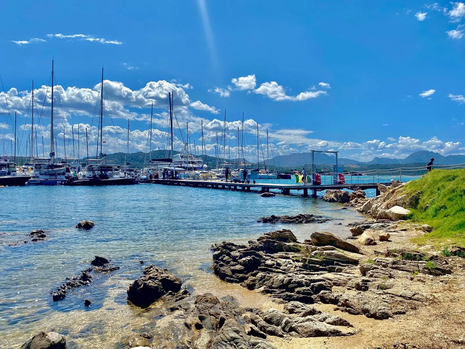 Uno sorcio del porto di Cala dei Sardi in zona Cugnana verde (Carlo Pirovano)