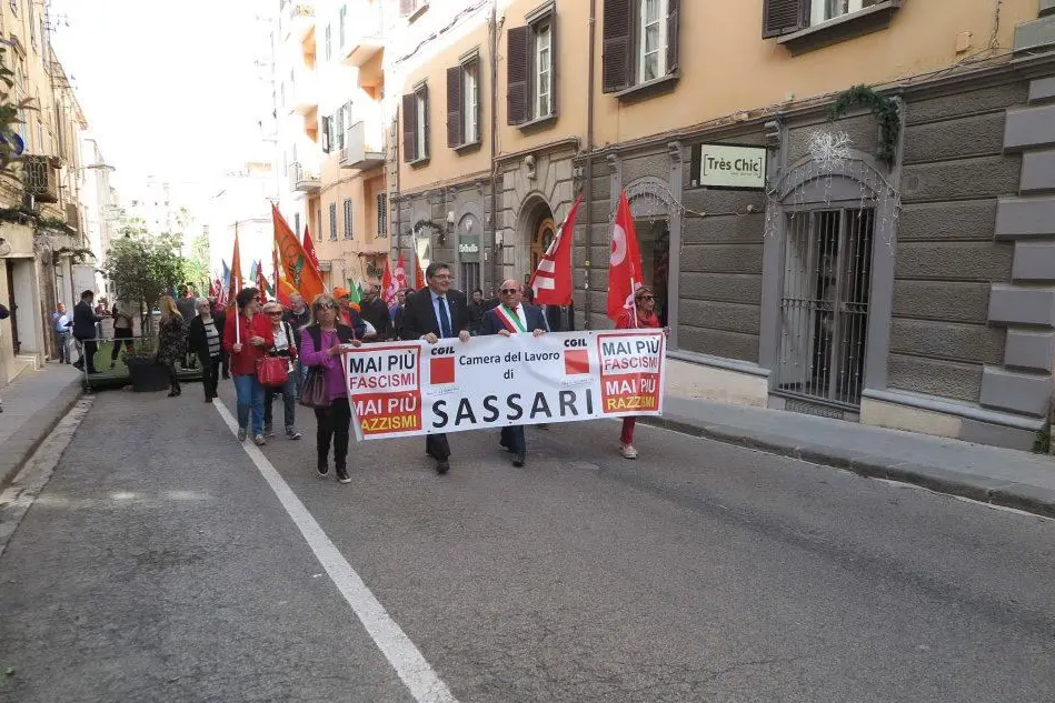La commemorazione del 25 aprile in Sardegna (nella foto la manifestazione a Sassari)