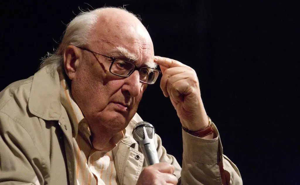 Si occupa di regia teatrale, poi della produzione di programmi Rai