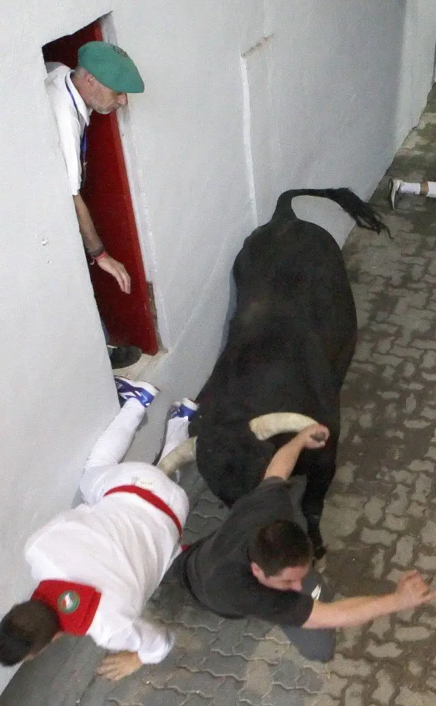 I tori si sono scatenati per le vie di Pamplona