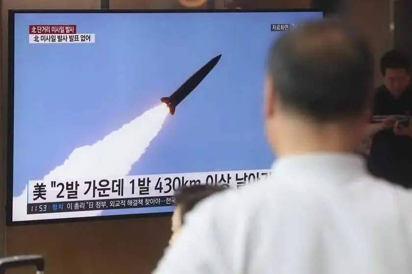 Un lancio di razzi in Corea del Nord (Archivio L'Unione Sarda)