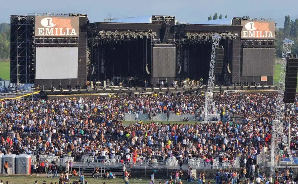 Il concertone &quot;Italia Loves Emilia&quot;, per sostenere i terremotati (tutte le foto sono Ansa)