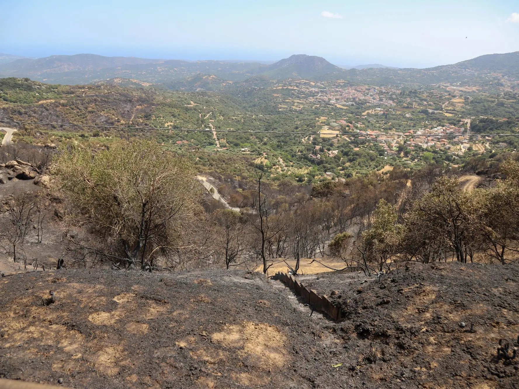Fire in Arzana, damage estimate worsens: between 250 and 300 hectares burned Arzana 30 8 2026 sopralluogo assessore regionale ambiente Rosanna Laconi visita sindaci Elini e Arzana foto di Ettore Loi