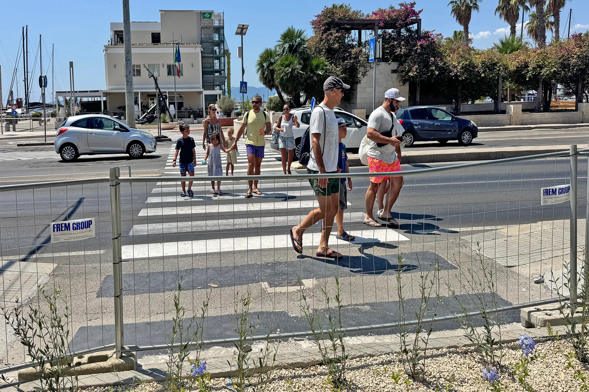 Strisce pedonali in via Roma