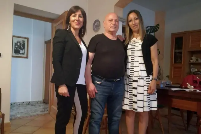 Mesina con le avvocate Goddi e Vernier (Archivio L'Unione Sarda)