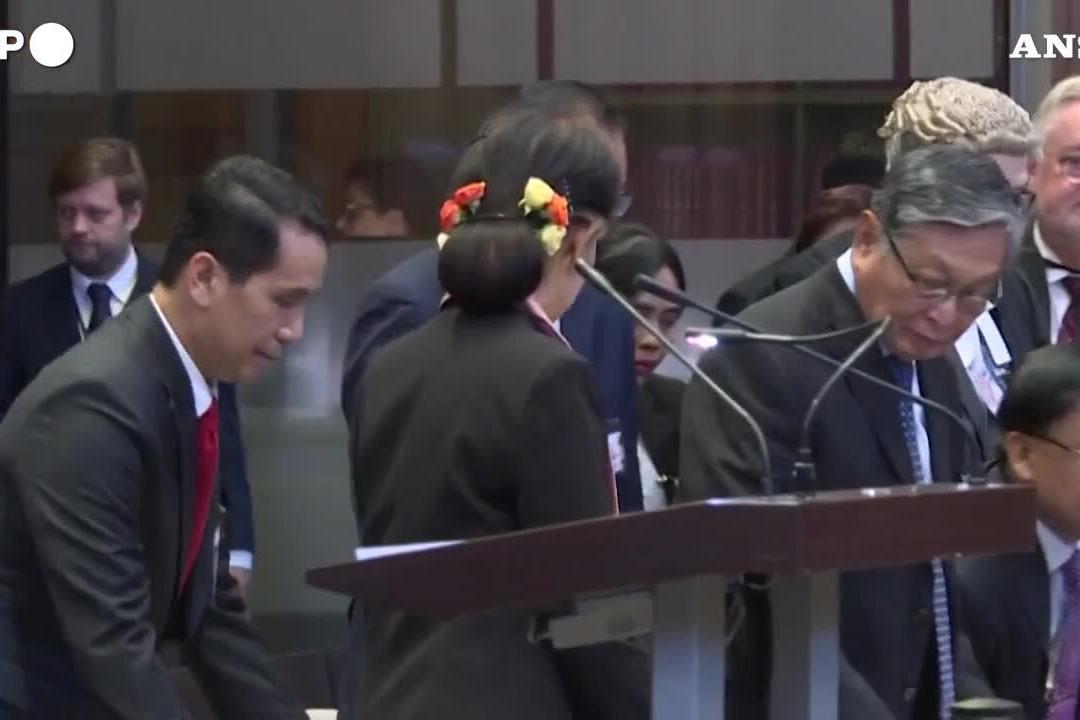 Importazione illegale di walkie-talkie, altri 4 anni di carcere ad Aung San Suu Kyi